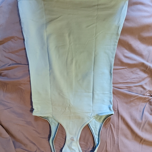 Lululemon racer back tank size 4 - Picture 2 of 3